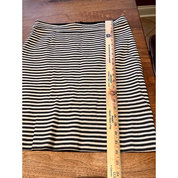 Banana Republic Skirt 10 Striped Black Cream Straight Stretch Lined Knee Length - Picture 6 of 7